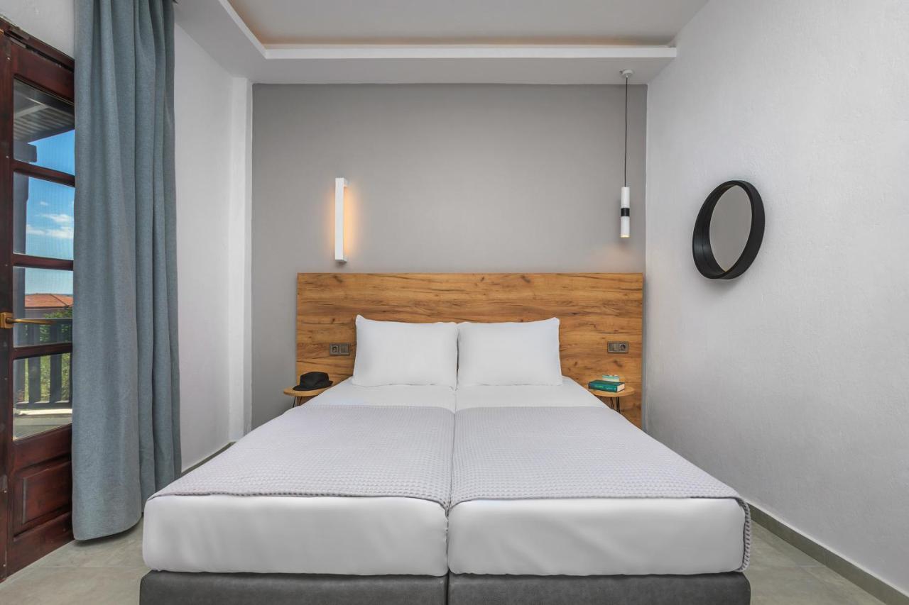 Eleon Suites Афитос Экстерьер фото