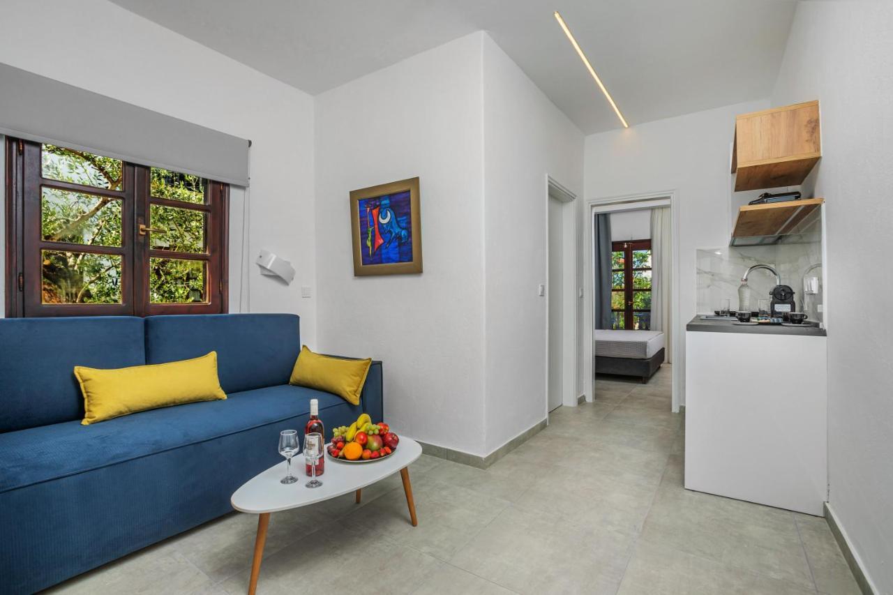 Eleon Suites Афитос Экстерьер фото