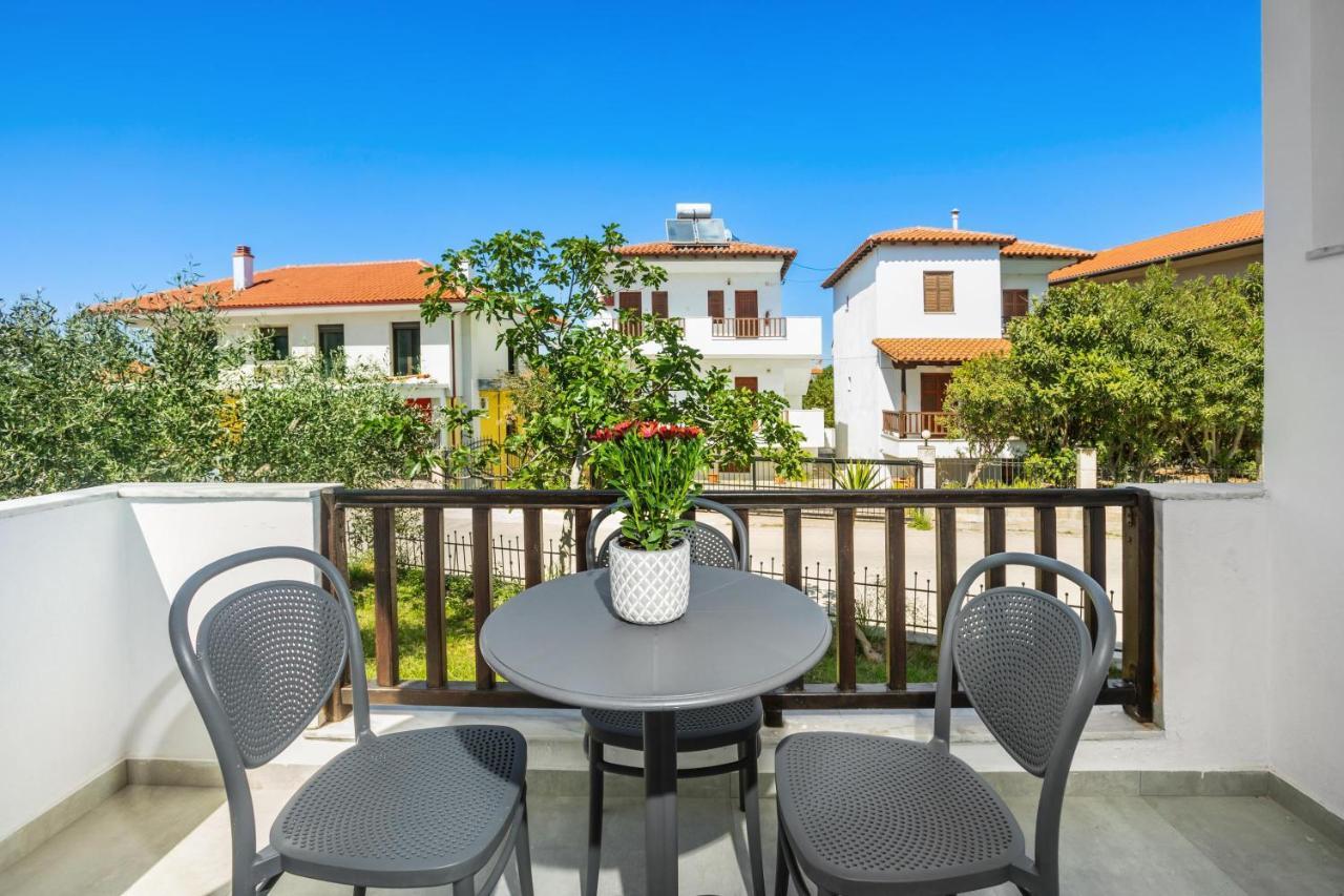 Eleon Suites Афитос Экстерьер фото