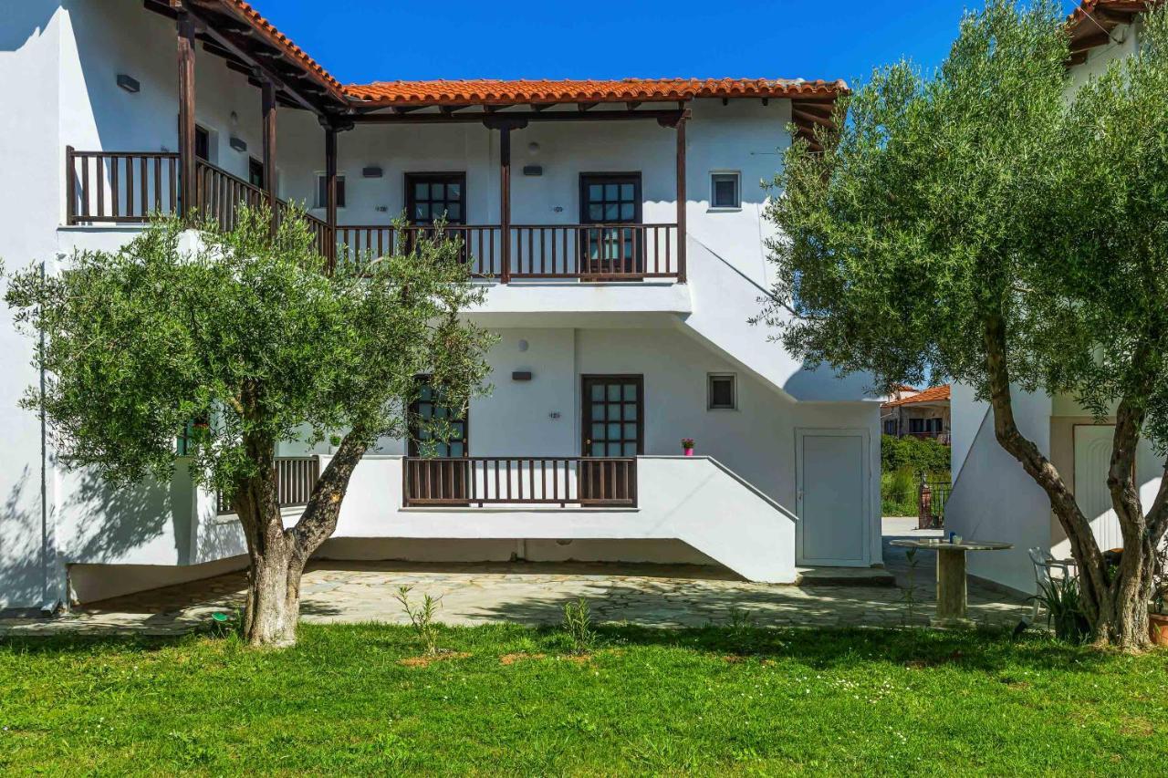 Eleon Suites Афитос Экстерьер фото