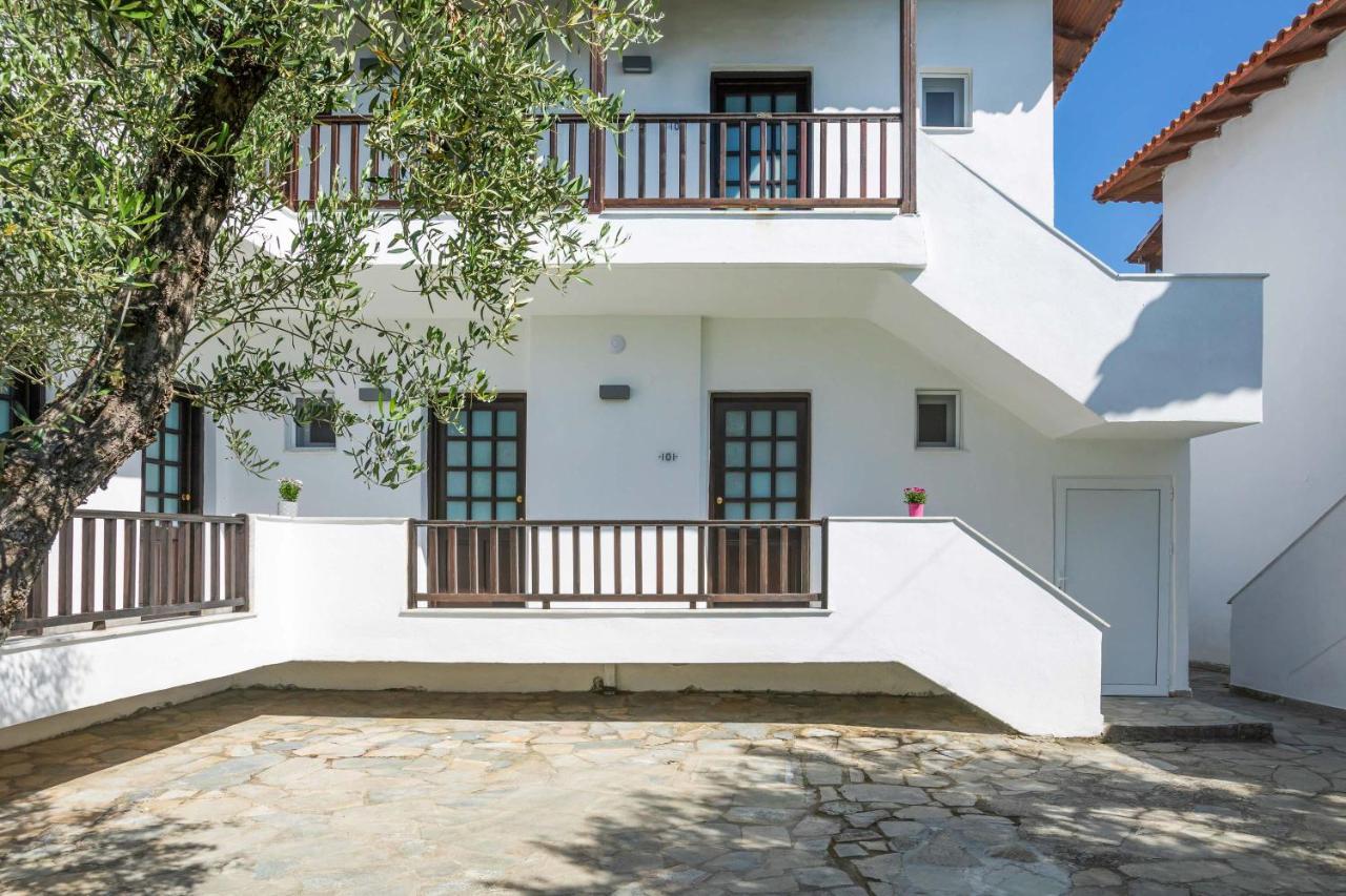 Eleon Suites Афитос Экстерьер фото